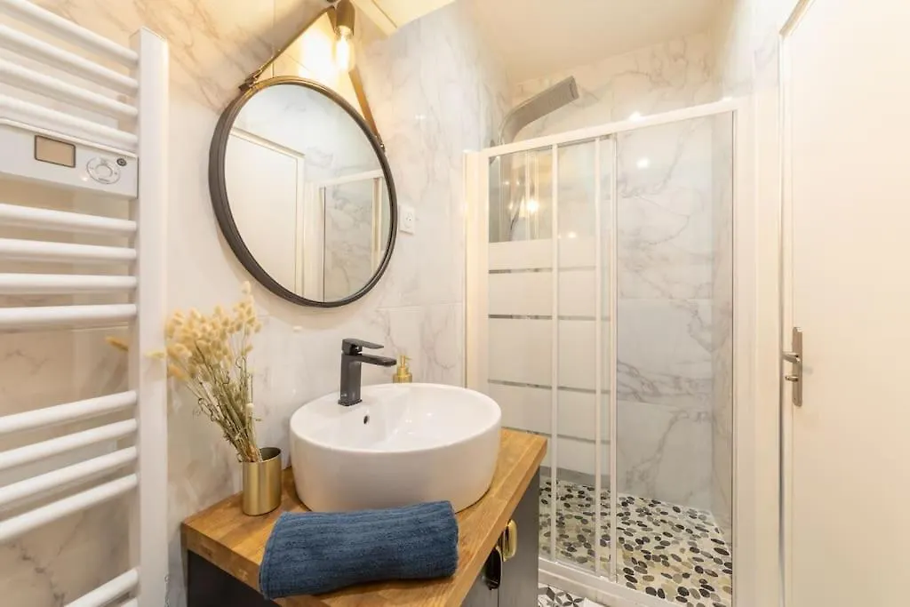 Ile Saint Louis, Notre Dame, Suite 1 Chambre 2 A 4P Paris 0*,  France